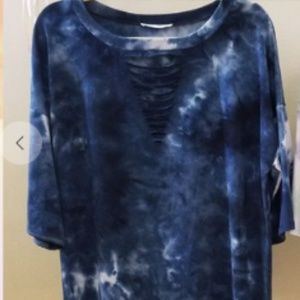 Plus Size Short Sleeve Laser Cut Tunic Top